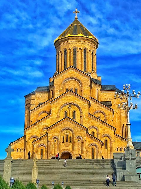 Holy Trinity Cathedral of Tbilisi.jpg